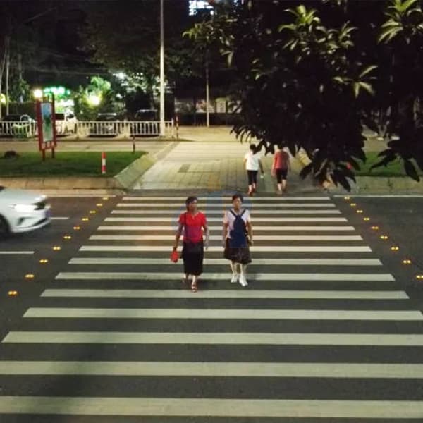 Led Solar Road Markers Are Used In Intelligent Crosswalk System