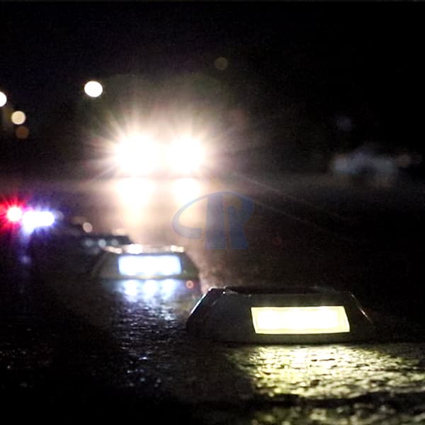 LED Solar Road Marker Help Reduce Lane Drifting At Junction